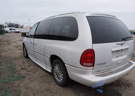2000 Chrysler Town & Country Limited from USA, damaged, VIN 1C4GP64L7YB696423